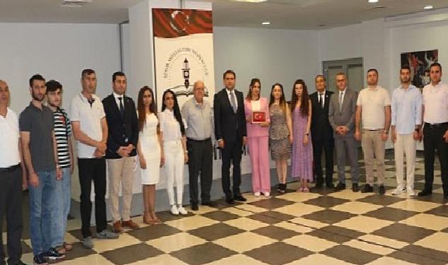 Azerbaycanlı Öğretmen ve Eğitim Yöneticileri İzmir İl Milli Eğitim Müdürü Dr. Murat Mücahit Yentür’ü Makamında Ziyaret Etti
