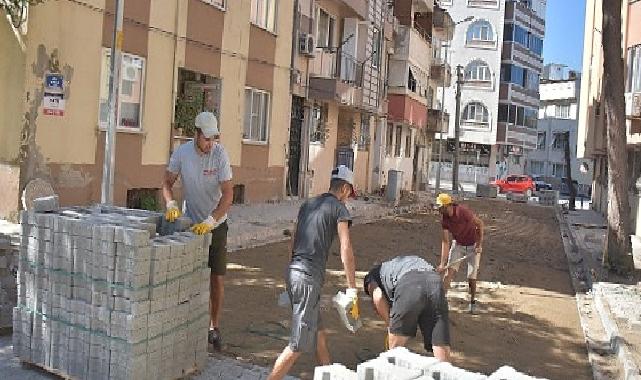 Edremit’te sokaklar parke taşlar ile örülüyor