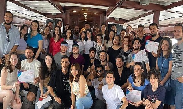 Genç İzmirliler yaza merhaba dedi