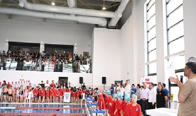 Kartepe’de 245 Minik yüzücü mücadele etti 