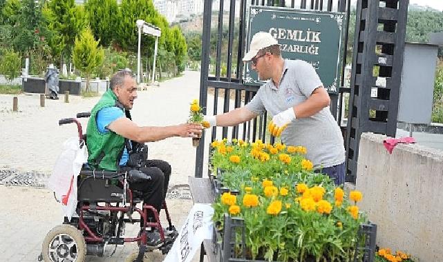 Mezarlıklarda çiçekler Gemlik Belediyesi’nden