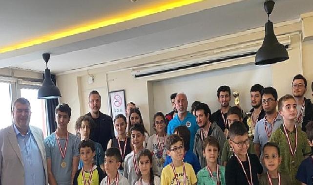 Seferihisar Belediyesi, okulların kapanmasıyla Teos Yaratıcı Yazarlar Evi’nde “Yaza Merhaba Satranç Turnuvası” düzenledi.