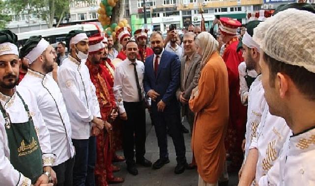 Tatlı devinden Mehter Marşlı açılış