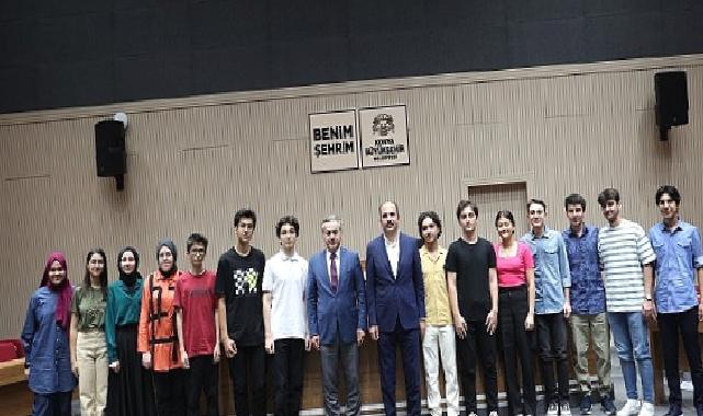 Başkan Altay YKS’de İlk 100’e Giren Konyalı Öğrencilerle Bir Araya Geldi