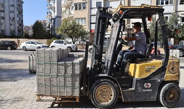 Belediye şantiyesi fabrika gibi üretiyor, Karşıyaka güzelleşiyor