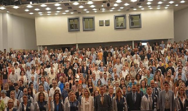 Çiçeği burnunda diş hekimleri sektöre uğurlandı