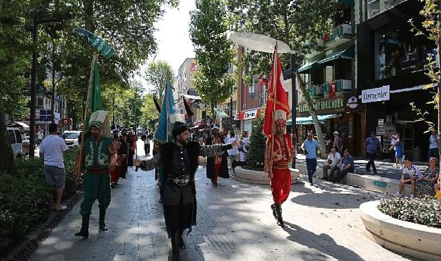 Kocaeli Büyükşehir mehteri İzmitlileri selamladı