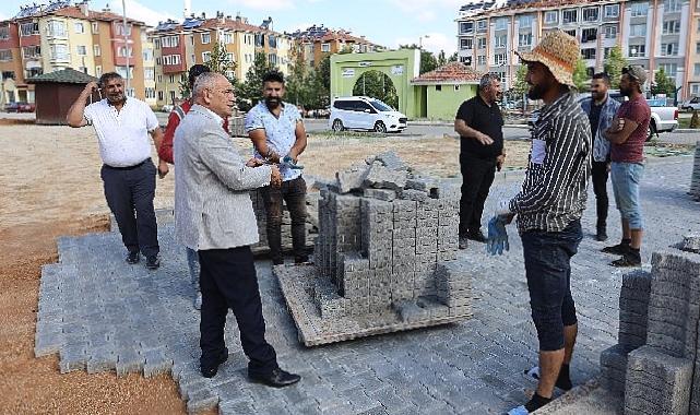 Yahyalı’da yeni açılan yollara parke döşeniyor