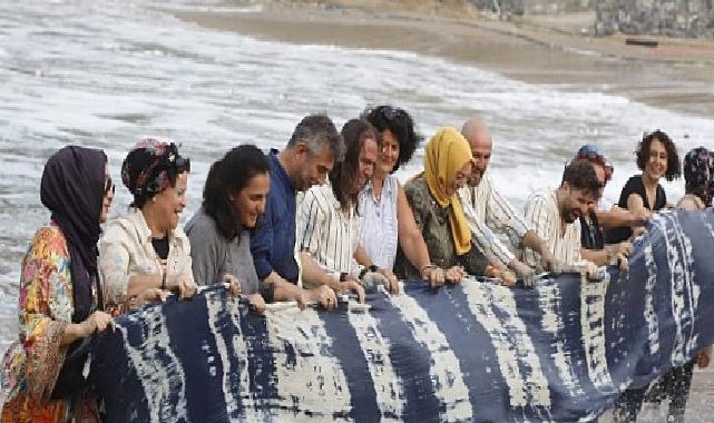 Cumhuriyet’in 100. Yılı anısına hazırlanan 100 metre uzunluğunda Şile Bezi denizle kavuştu