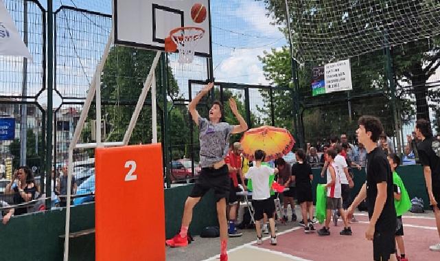 Gölcük sahilinde heyecan sırası sokak basketbolunda 