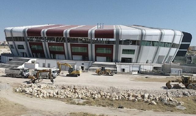 Karaman Belediyesi, yeni stadyum çevresinde peyzaj ve çevre düzenlemesi çalışmalarına başladı