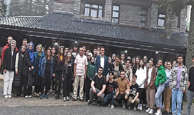 Başkan Dündar Uludağ’da öğrencilerle kampa katıldı