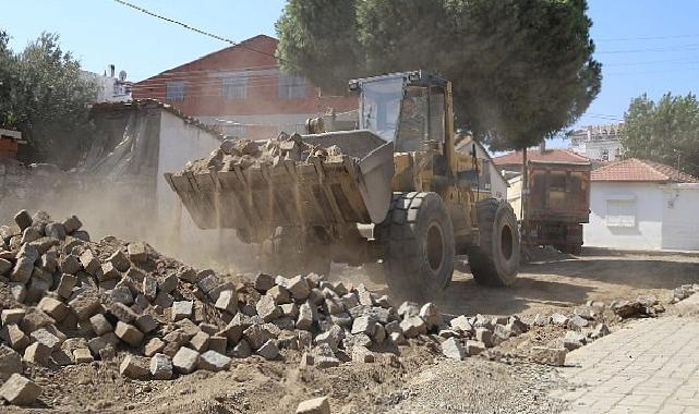 Burhaniye Belediyesi, 7 ayrı noktada eş zamanlı yapılan yol çalışmalarına devam ediyor!