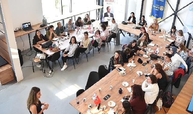 Avcılar’da Kadınlar Üreten Eller Projesi ile Dijitalleşiyor