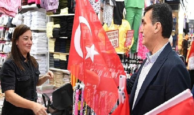 Başkan Dündar’dan çarşı esnafına Türk Bayrağı
