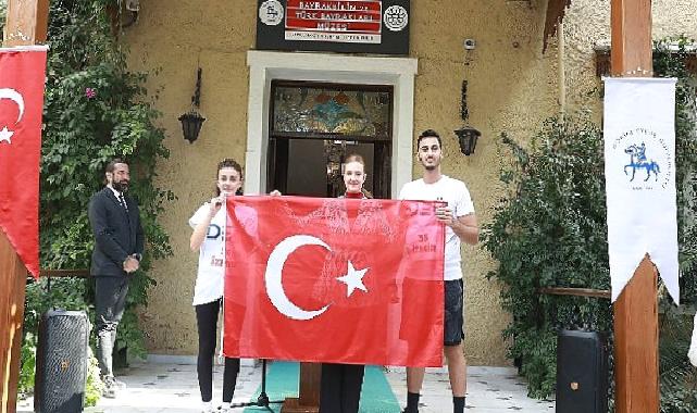 Deü öğrencileri cumhuriyet için yürüdü