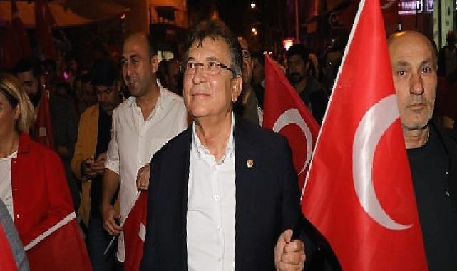Edremit’te Cumhuriyet Coşkusu Fener alayı ile taçlandı