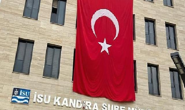 İSU, Türk Bayraklarıyla donatıldı