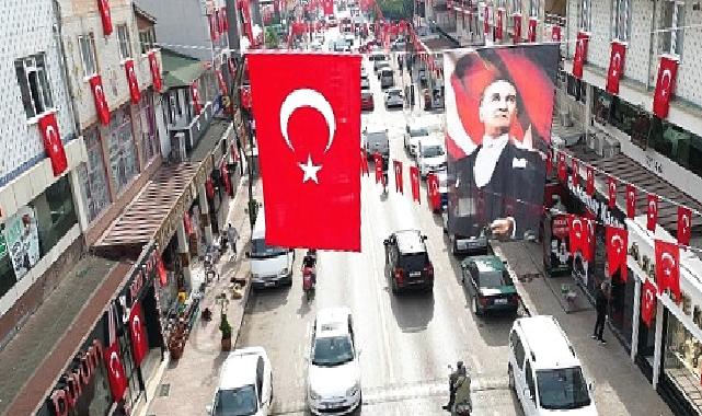 Kartepe’de sokaklar şanlı bayrağımızla donatıldı
