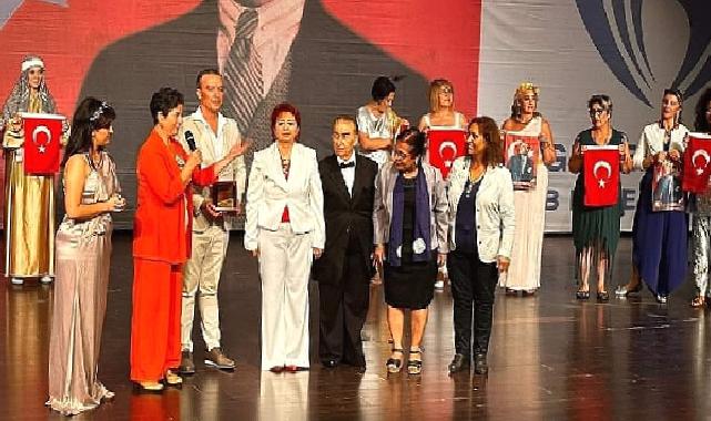 Narlıdere Belediyesi’nin Güçlü Kadınları, ‘Çantadaki Sır’ ile Cumhuriyeti Anlattı