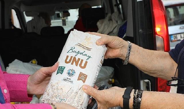 Buğday unları ve ayçiçek yağları sofralara ulaşıyor