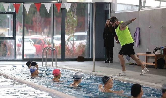 Çankaya’nın ilk kapalı yüzme havuzunda su cimlastiği ilgi görüyor