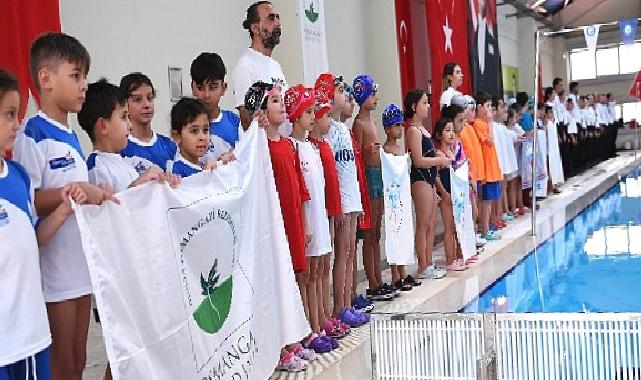 Minik yüzücüler kulaçlarını Atatürk’ü anmak için attı