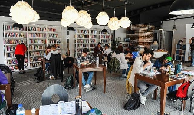 Karşıyaka Belediyesi’nden Kütüphane Haftası’na özel söyleşi