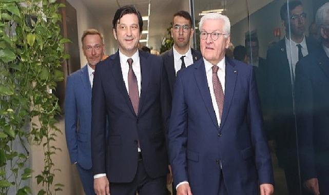 Almanya Cumhurbaşkanı Frank-Walter Steinmeier DHL Express Türkiye’nin İstanbul Havalimanı’ndaki operasyon merkezini ziyaret etti