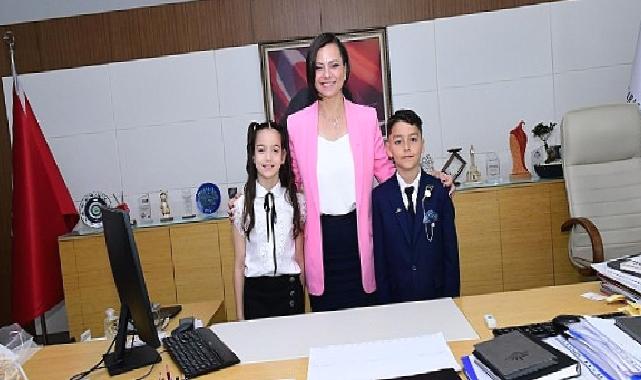 Başkan Kınay koltuğunu çocuklara devretti