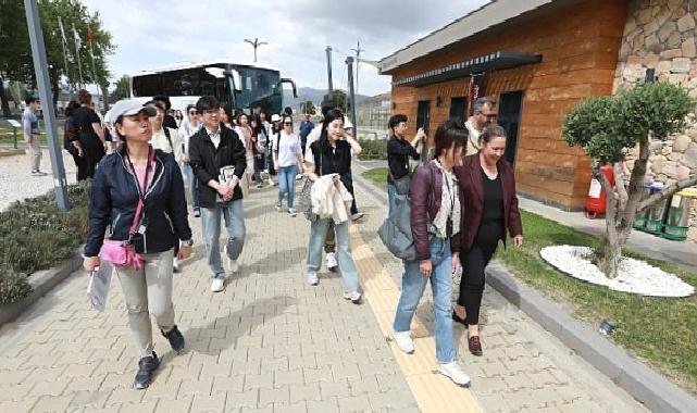 Güney Kore’nin Sancheong-Gun kentinin belediye çalışanları Efes Tarlası Yaşam Köyü’nü ziyaret etti