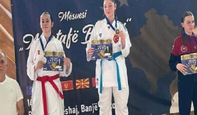 Nilüferli karateciler madalyalarla döndü