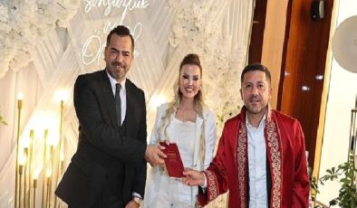 20 Temmuz İlkokulu öğrencilerinin mezuniyet programına katılan Belediye Başkanı Rasim Arı, daha sonra Büşra ve Özgür çiftlerinin nikah akitlerini kıydı
