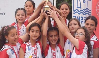 Bu yıl 17.si düzenlenen Yarımada Spor Oyunlarına katılan Efes Selçuklu sporcular, çeşitli derecelerde ödül alarak madalya ve kupalarla ilçeye döndüler.