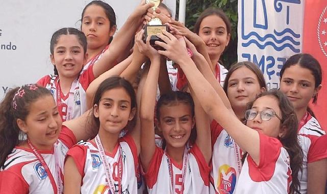 Bu yıl 17.si düzenlenen Yarımada Spor Oyunlarına katılan Efes Selçuklu sporcular, çeşitli derecelerde ödül alarak madalya ve kupalarla ilçeye döndüler.