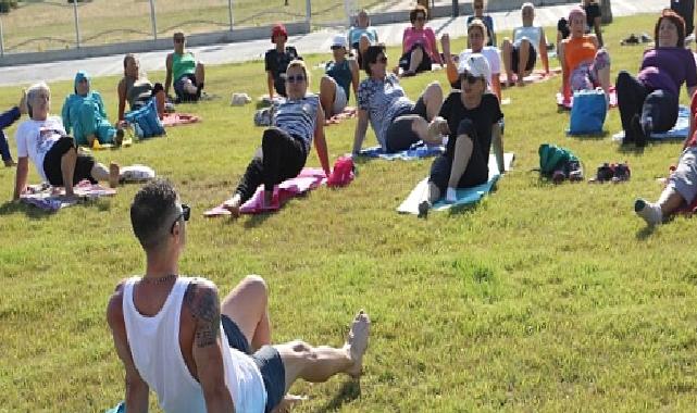 Burhaniye’de Özgürlük Parkı ve 8 Eylül Stadyumu’nda 14 Mayıs’tan itibaren alanında uzman eğitmenlerle sabah sporu başlıyor