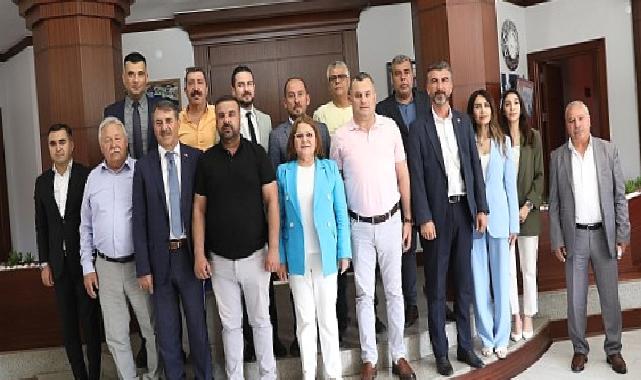 Didim’de Cumhur İttifakı Belediye Meclis Üyeleri Didim Belediye Başkanı Hatice Gençay’ı makamında ziyaret etti