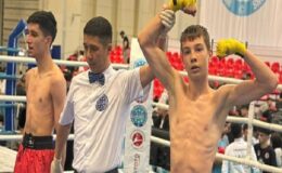 Efes Selçuk Belediyesi’nin desteğiyle 1. Uluslararası Akdeniz Kickboks Şampiyonası’na katılan Efes Selçuklu sporcular, büyük bir başarıyla ilçeye döndüler