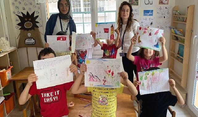 Egeli iletişimci gençler, miniklerin hayallerini sahneliyor