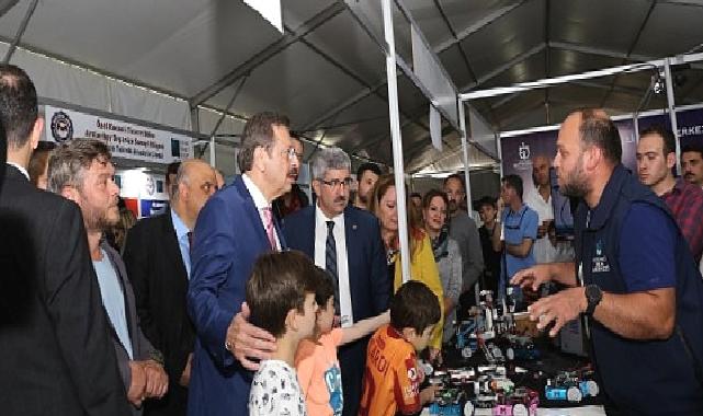 Hisarcıklıoğlu’dan Bilişim Fuarı’na tam not