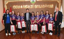 Şampiyon öğrencilerden Başkan Aydın’a ziyaret
