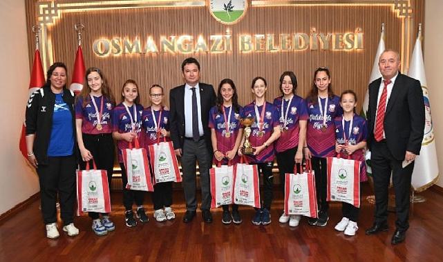 Şampiyon öğrencilerden Başkan Aydın’a ziyaret