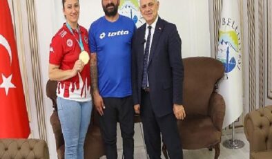Şampiyon Sporcudan Başkan Öztürk’e Ziyaret