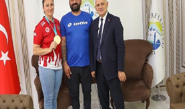 Şampiyon Sporcudan Başkan Öztürk’e Ziyaret