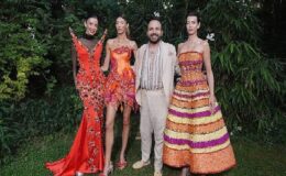 Özge Ulusoy ve Şevval Şahin tarihi köşkün bahçesinde podyuma çıktı