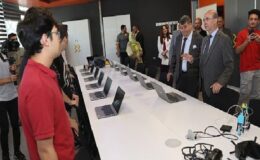 Selçuklu Belediyesi Gelişim ve Teknoloji Akademisi’nde eğitim alan kursiyerler bir yıl boyunca birbirinden güzel eserler ortaya çıkardı